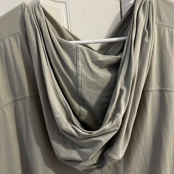 Lululemon hooded t shirt - Picture 4 of 10